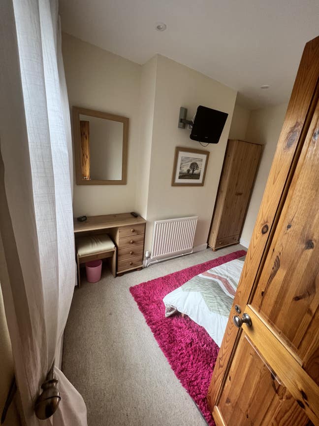 Small double room in Bury town centre Main Photo