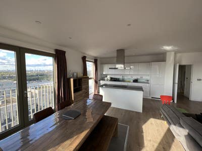 Modern Furnish Double Room Available NOW/Docklands Main Photo