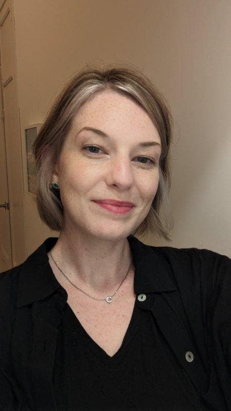 37 y/o designer looking for a room/buddy up Main Photo