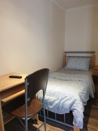 Clean Single & Double Room to let in Stratford Main Photo