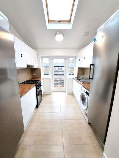 New double ensuite rooms very close to city centre Main Photo