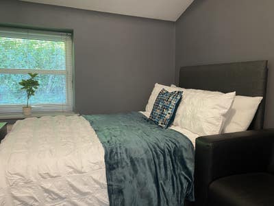  Ensuite  HD1 - NO Deposit Option Main Photo