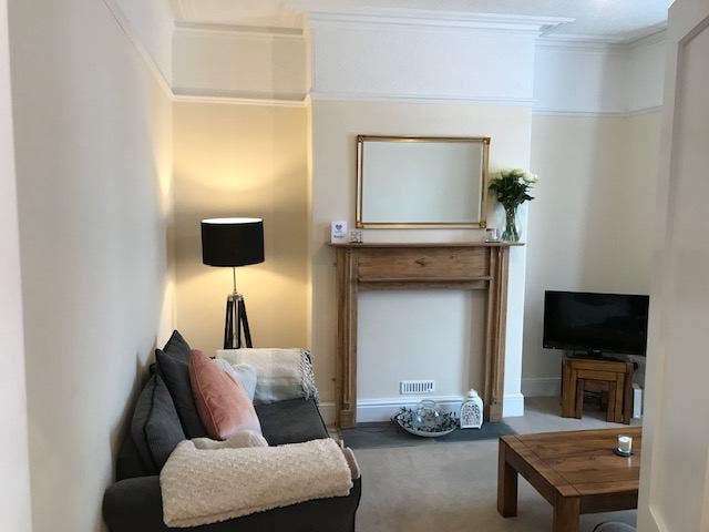 Double room available in shared house of three  Main Photo