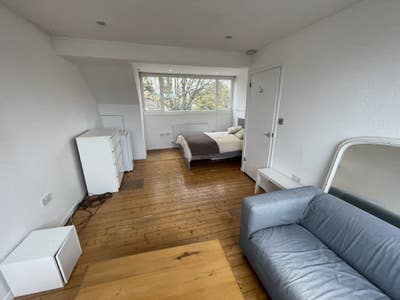 Large en-suite bedroom  with  living area Main Photo