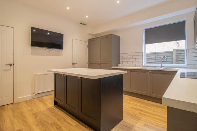 Bespoke Double Room with Private Shower Room Main Photo