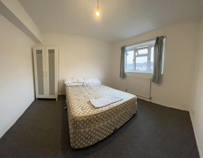 Spacious Sunny Double Room Main Photo