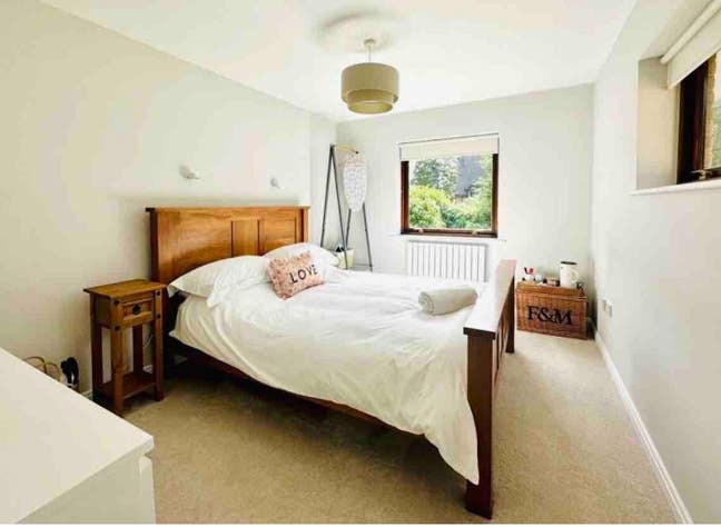 Room and private bathroom in Lymington Main Photo