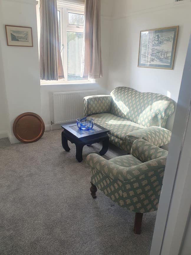 Large Double Room & Private Living Room/Work space Main Photo