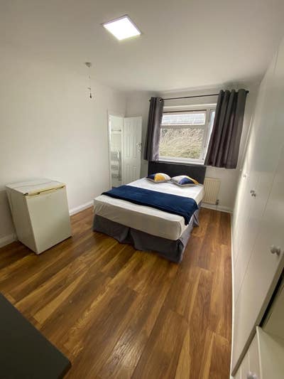 Spacious Double En-Suite Room –HA9– Bills Included Main Photo