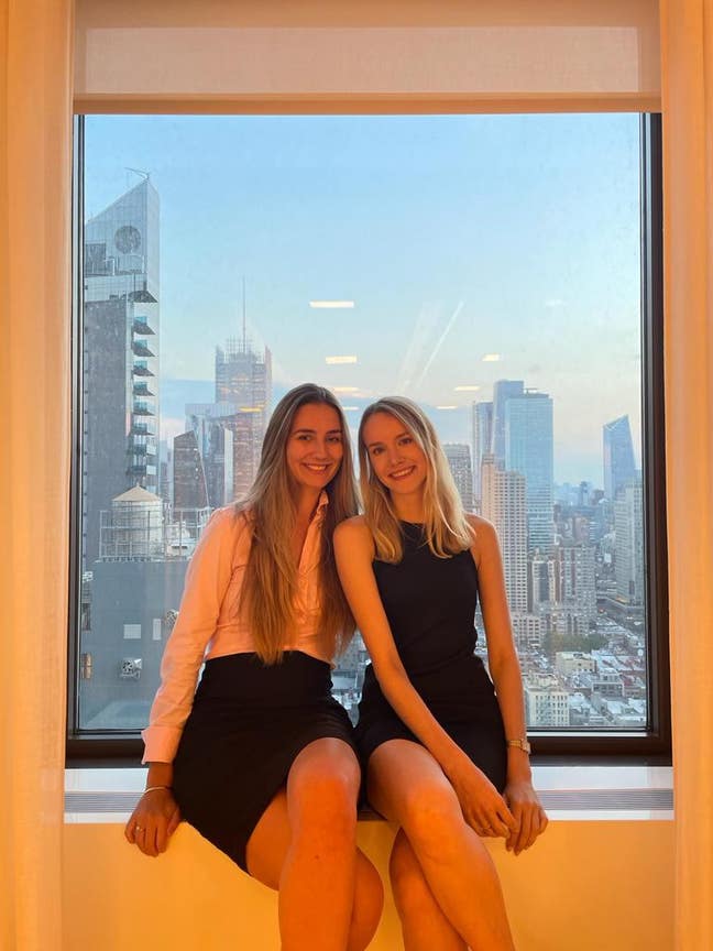 Looking for social apartment with female roomies! Main Photo