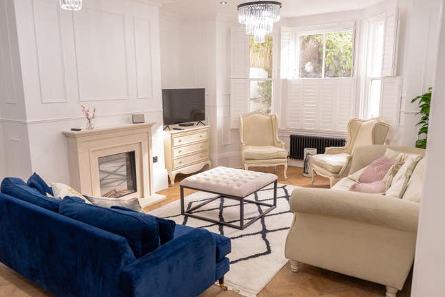 A beautiful double bedroom -all Bills included Main Photo