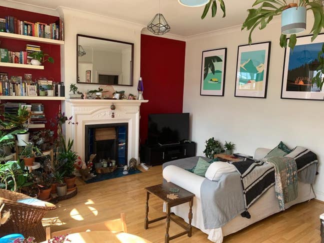 Split level 2bed2bath + outside space 2' from tube Main Photo