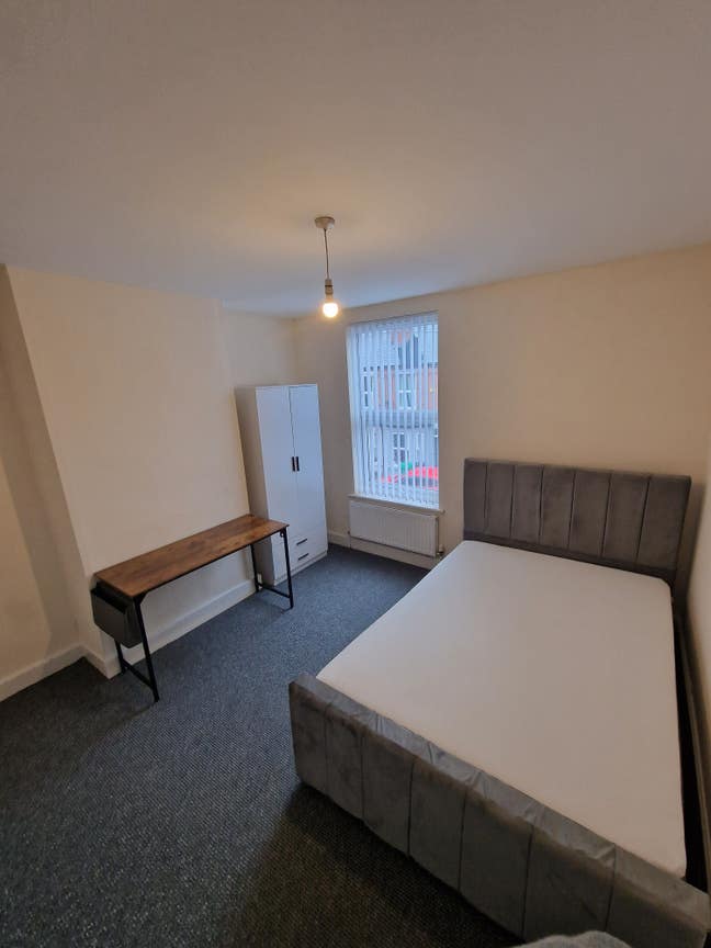 Double Room Available *Bills Included* Main Photo