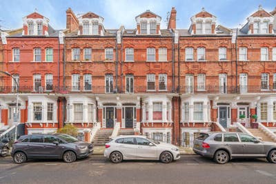 Spacious 2 Bed in West Kensington  Main Photo