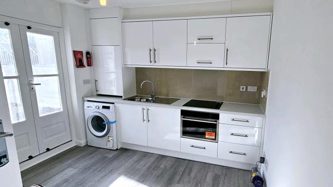 New 2 bed apartment for sharers Winchmore Hill N21 Main Photo
