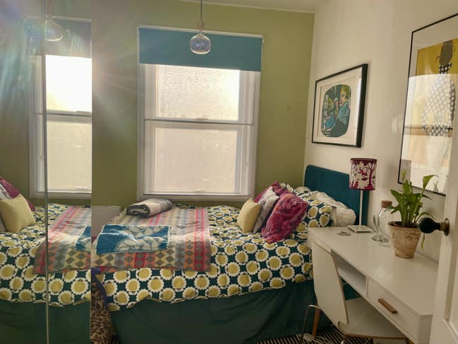 Bright room in East Acton family home Main Photo