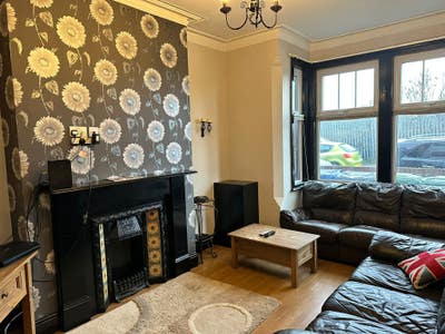 Spacious Double Room with Vibrant Coastal Vibes 🌟 Main Photo