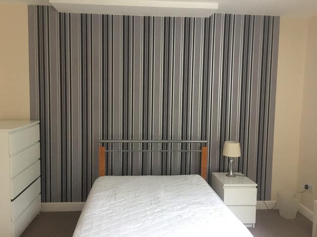 Lovely Large Ensuite Double Room with Parking Main Photo
