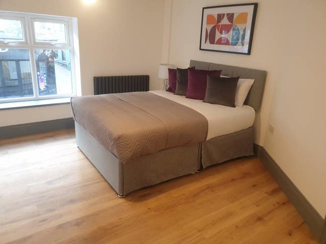 Modern & Spacious Ensuites - 1Hr to London Main Photo