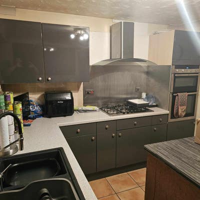 1 spare rooms with Bathroom  In lovely village  Main Photo