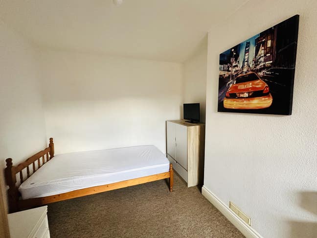 Large room 5 minutes from Yeovil hospital  Main Photo