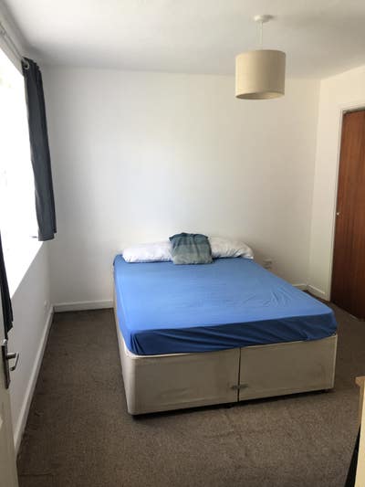 A room for a couple available for clean and tidy  Main Photo