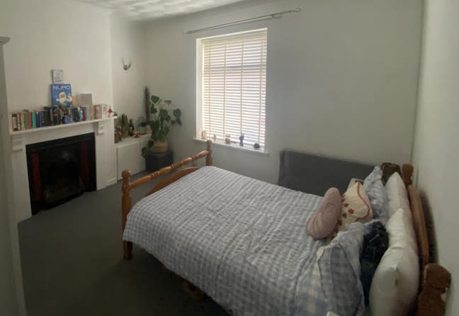 Large Double Room  Main Photo