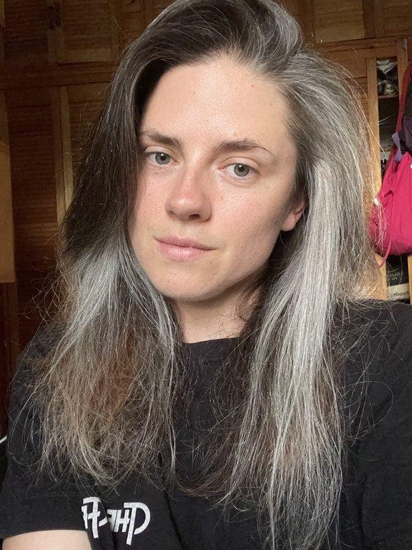 I am a professional female aged 36. I am look... Main Photo