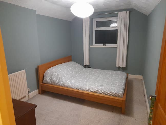 King size bed in a great location Main Photo