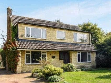 Large Detached Property Nr Bicester Village  Main Photo