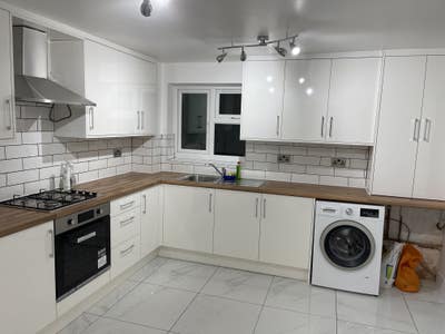 2 Beautiful double bedrooms available  Main Photo