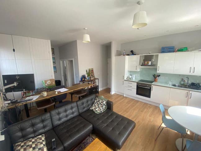 Room to rent Cotham Main Photo