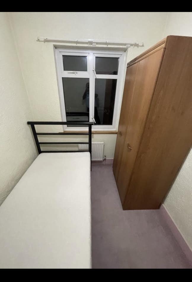 Very clean Single room to let Main Photo