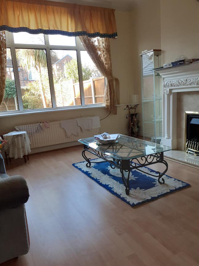 Large Double Room  Main Photo