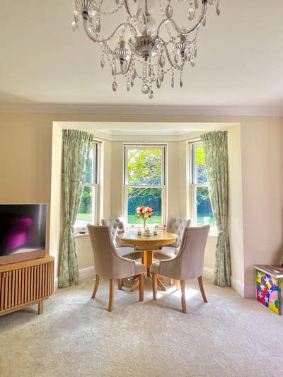 Big double room, own bathroom, gated parking space Main Photo
