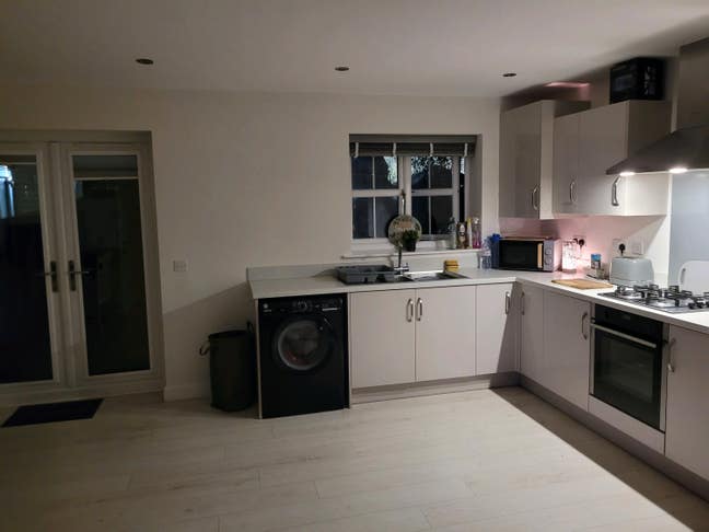 Single room to let in new build  Main Photo