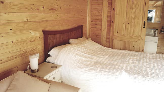 Self contained cabin Monday to Friday  Main Photo