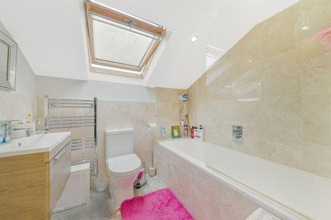 Double bedroom in Worcester park Main Photo