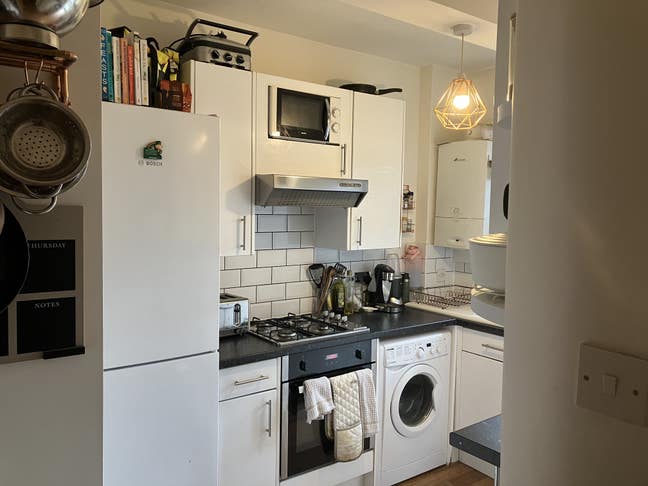 Two bed flat with modern furnishings.  Main Photo
