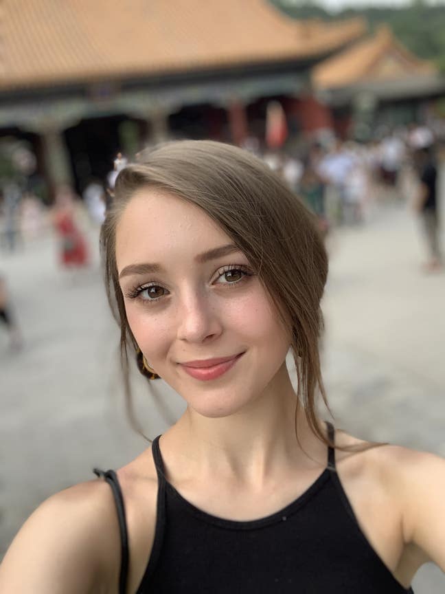 Room wanted/buddy up- young professional Main Photo