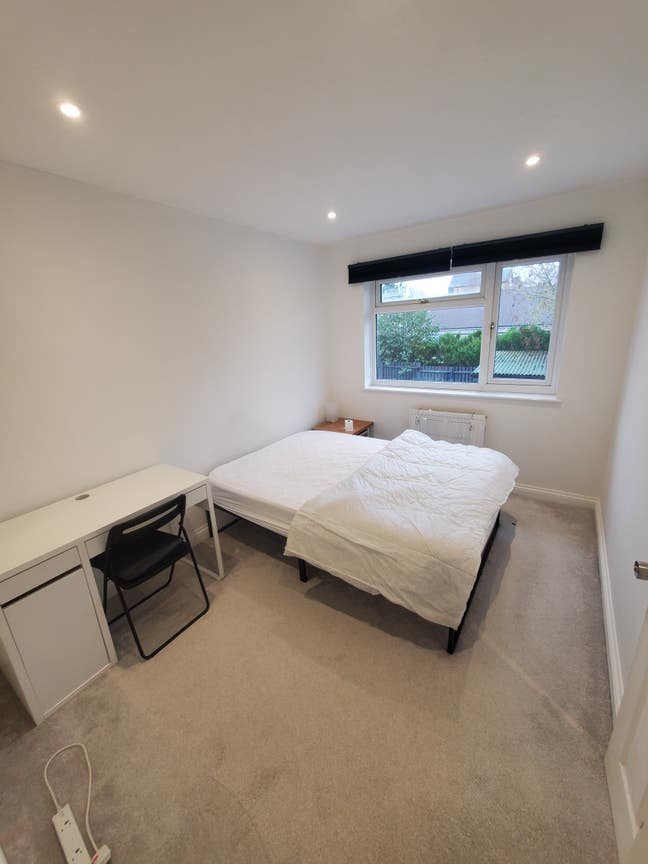 Nice clean, quiet, tidy room in great location  Main Photo
