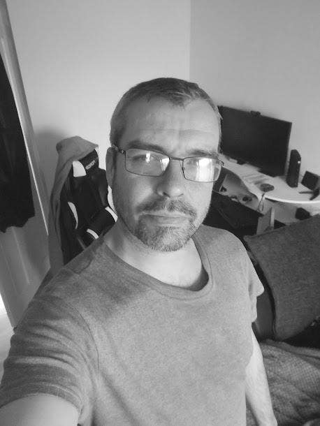 Professional Male seeks a double room Main Photo