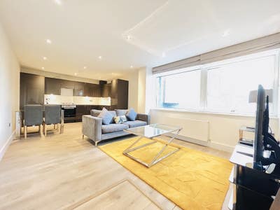 Charming & Spacious 1 Bed Flat @ Wimbledon Park Main Photo