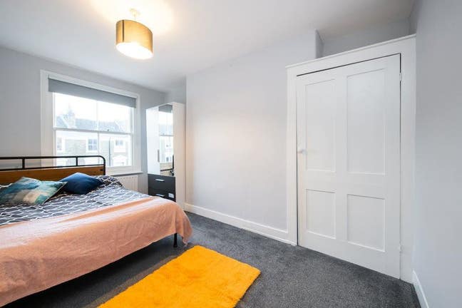 Newly Large refurbed 1 BEDROOM - Bills included  Main Photo