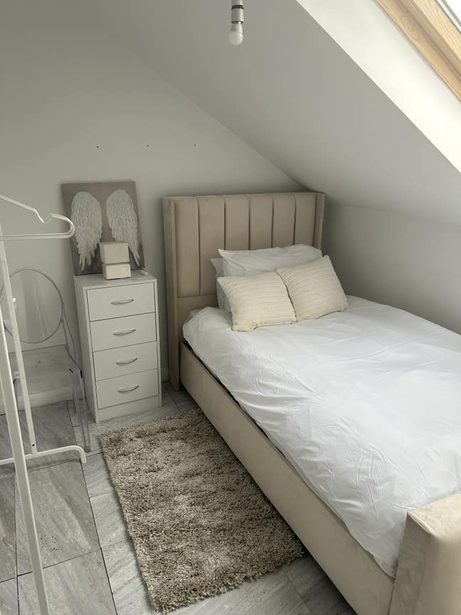 Females Preferred Furnished  Single Room,  East  London
 Main Photo