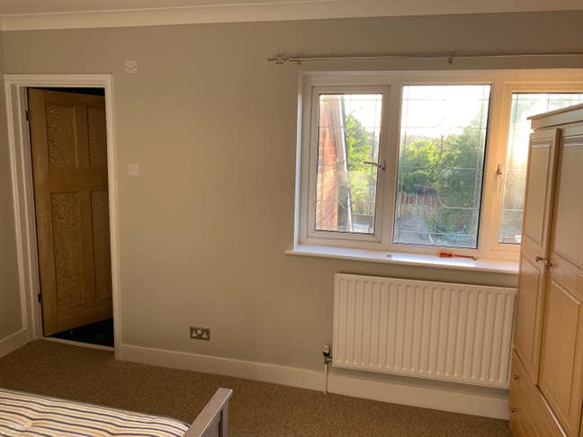 En-suite room available for rent  Main Photo