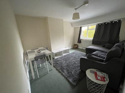2 Bedroom Flat Wembley - 2 floors with ensuite Main Photo