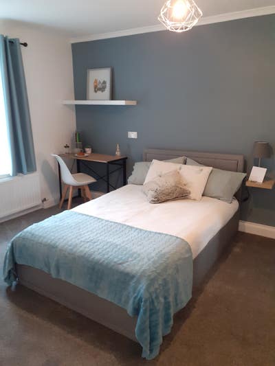 Double en-suite bedroom in 4 bed shared House  Main Photo