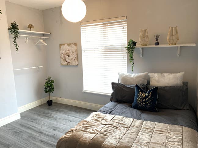 Large luxury Ensuite - stockport station Main Photo