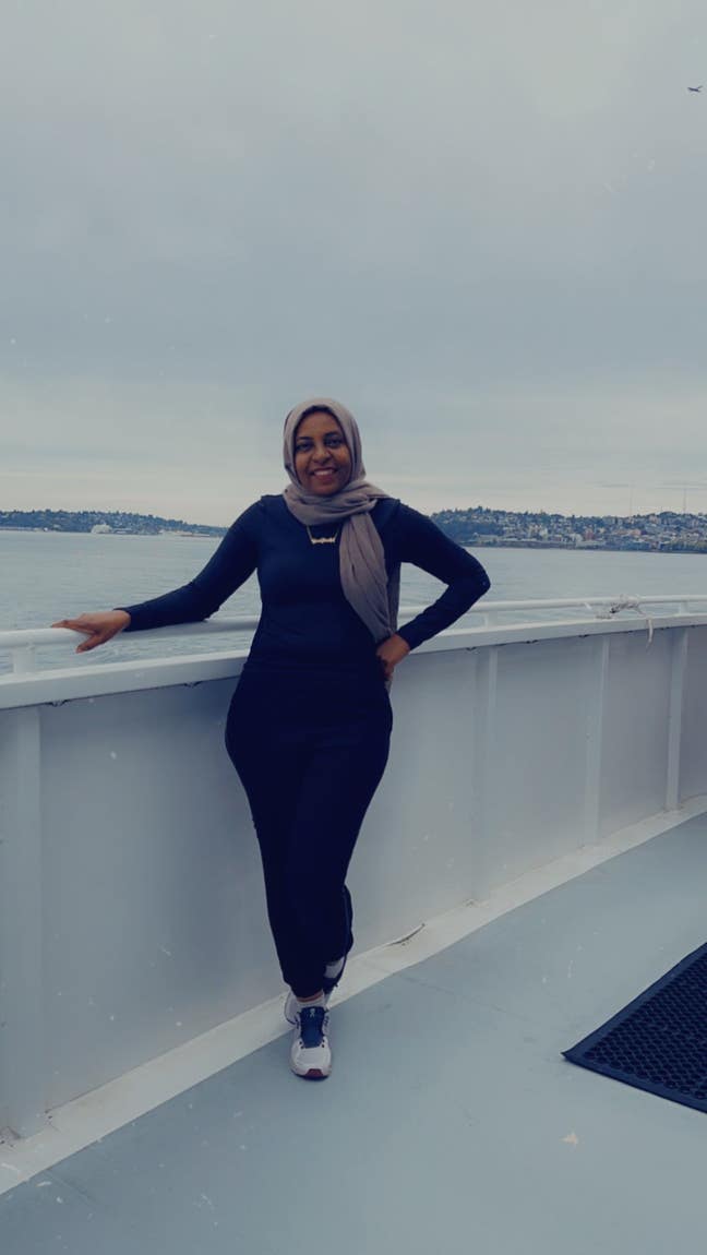 I am a professional female aged 45. I am look... Main Photo